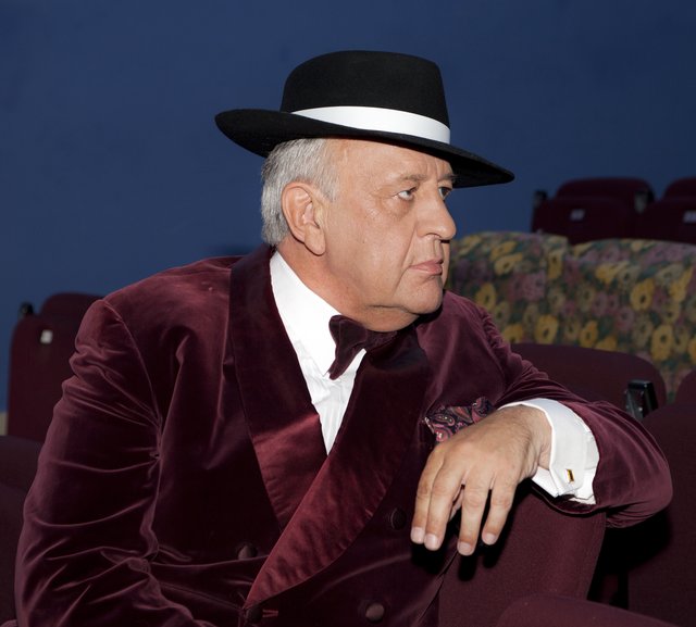 Real Inspector Hound (1)