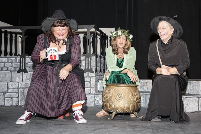 Wyrd Sisters (117)