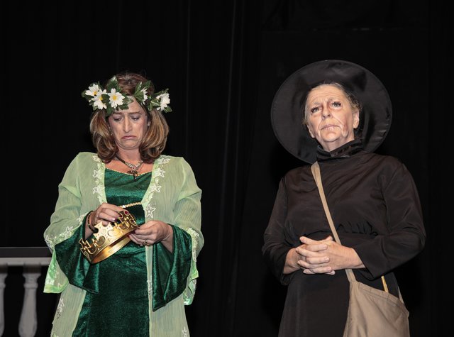 Wyrd Sisters (10)