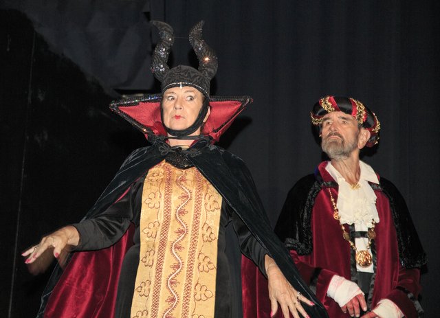 Wyrd Sisters (96)