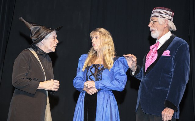Wyrd Sisters (16)