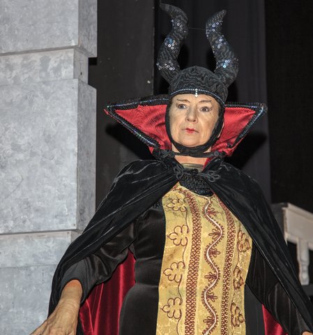 Wyrd Sisters (24)