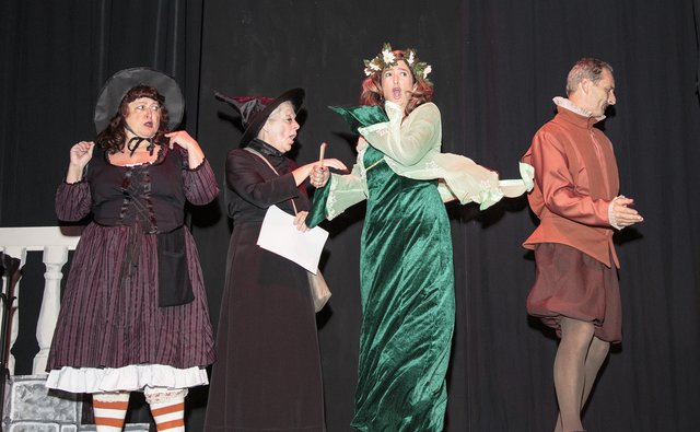 Wyrd Sisters (101)