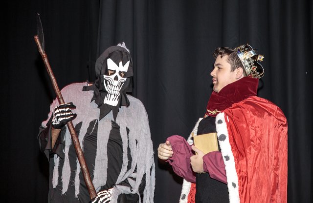 Wyrd Sisters (98)