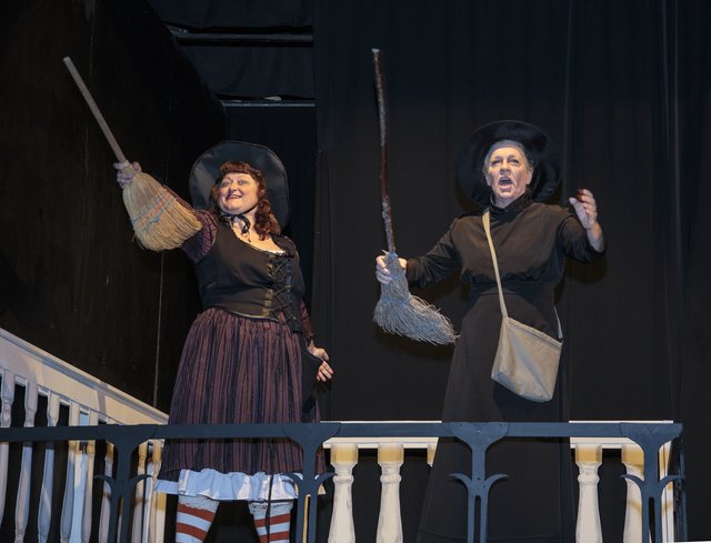 Wyrd Sisters (75)
