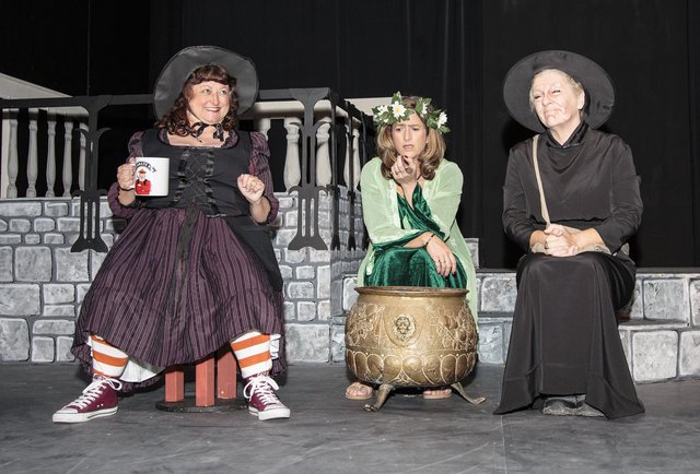 Wyrd Sisters (115)