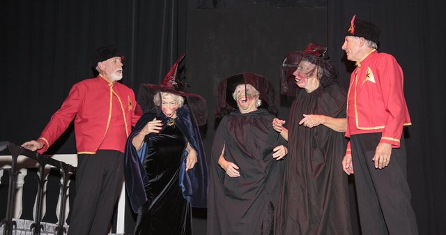 Wyrd Sisters (100)