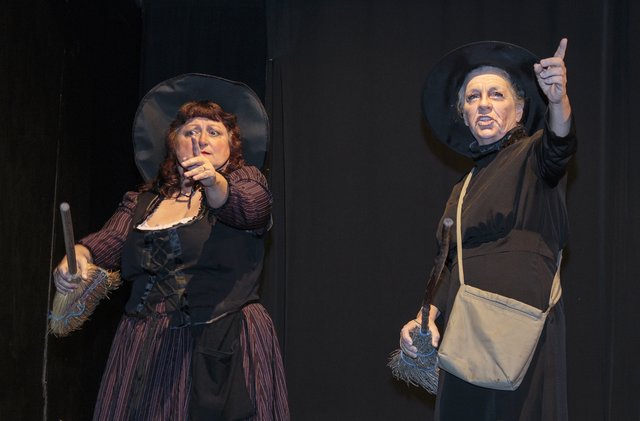 Wyrd Sisters (76)