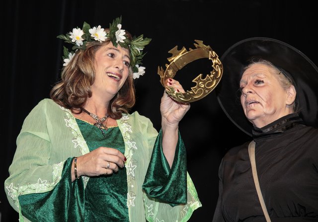 Wyrd Sisters (8)
